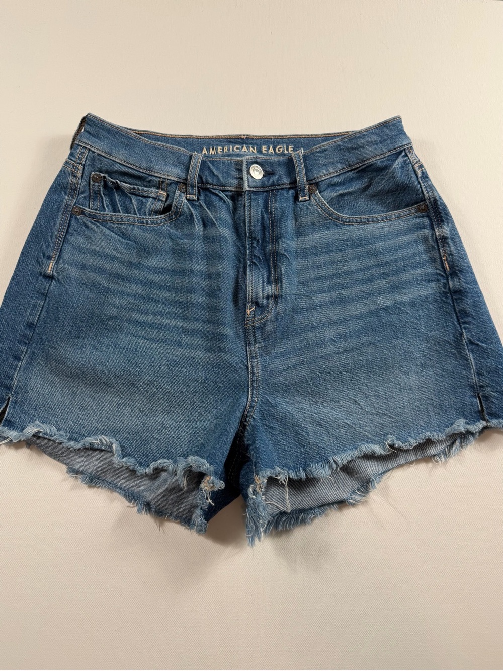 American Eagle Highest Rise 90s Boyfriend Denim Shorts Raw Hem Side Slit Size 10